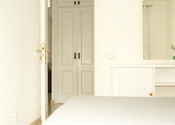 Park For Beautifully Located Lejlighed *